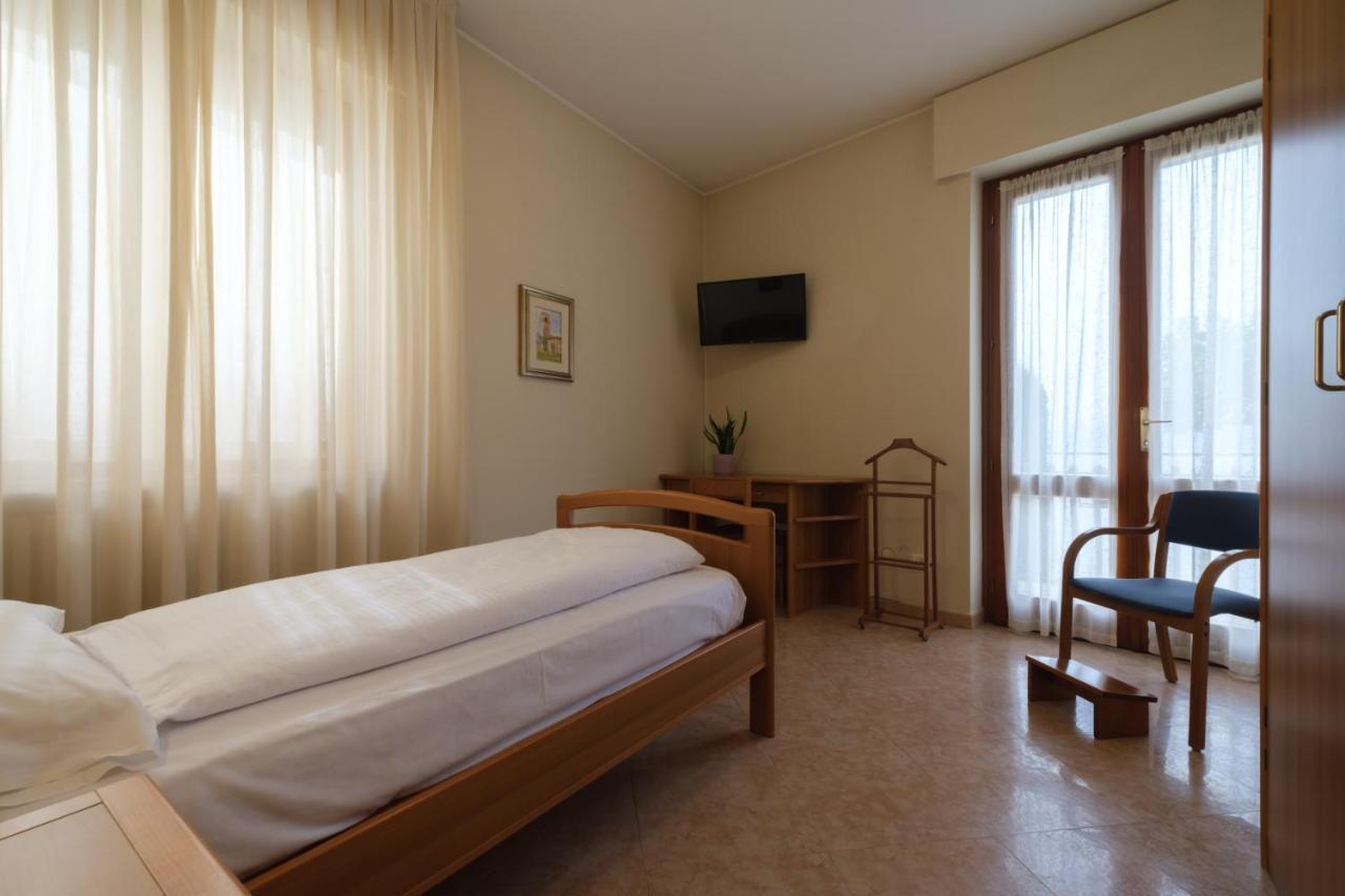 Casa Vacanza - Casa Del Padre Nascimbeni Torri Del Benaco Exterior foto