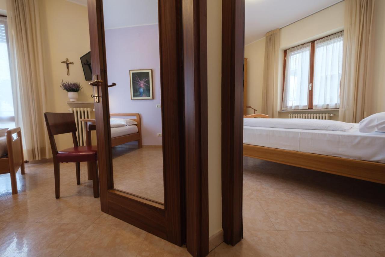 Casa Vacanza - Casa Del Padre Nascimbeni Torri Del Benaco Exterior foto