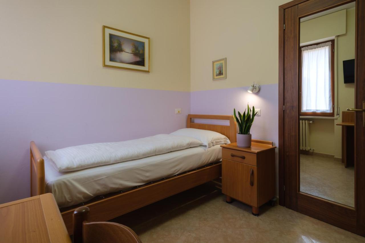 Casa Vacanza - Casa Del Padre Nascimbeni Torri Del Benaco Exterior foto