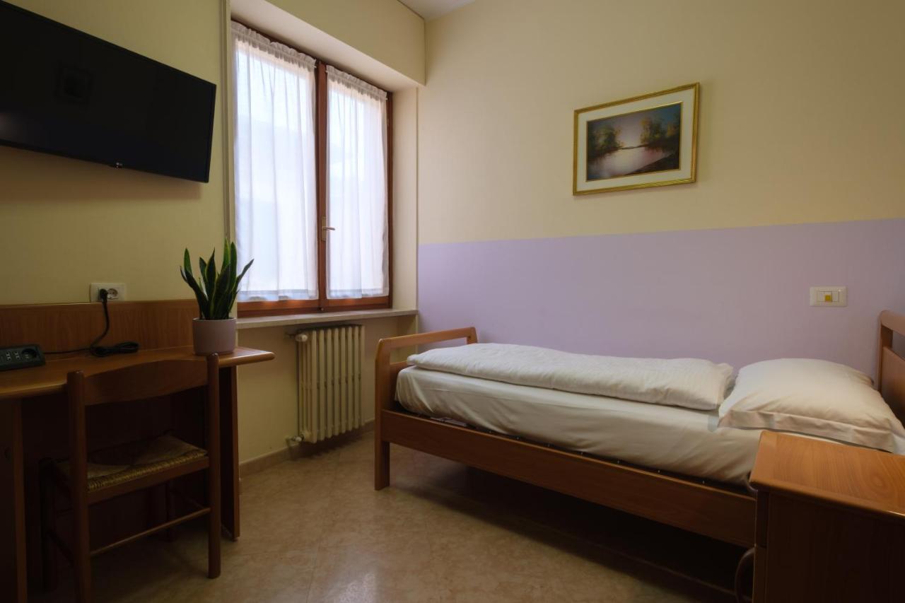 Casa Vacanza - Casa Del Padre Nascimbeni Torri Del Benaco Exterior foto